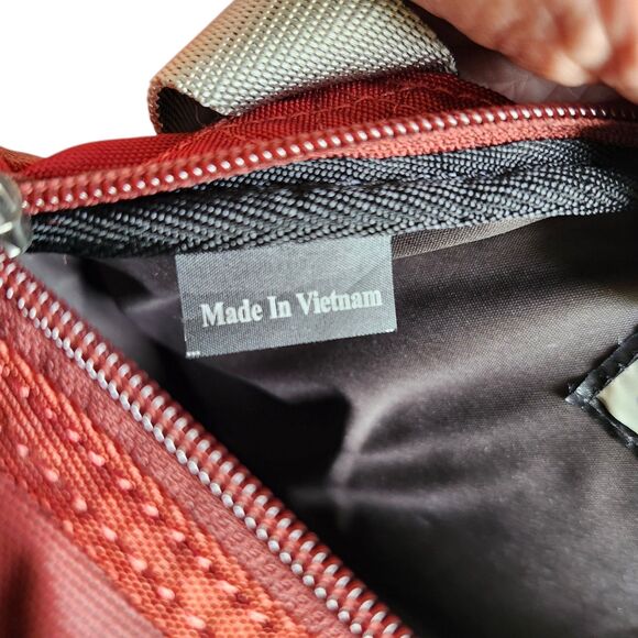 Victorinox Swiss Army Crossbody MonoSling Backpack Gym Bag Red Electronic Pocket - Picture 13 of 15